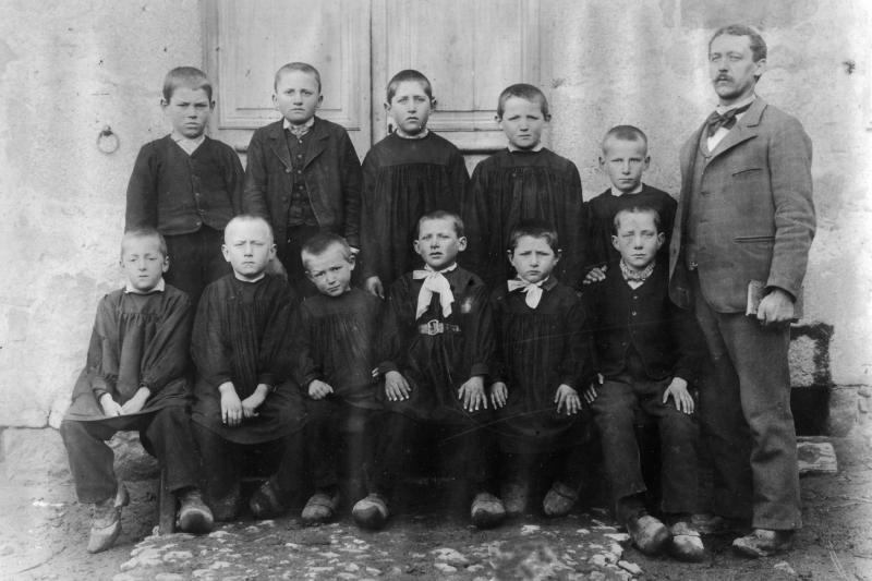 Ecole (escòla) publique des garçons, à Saint-Gervais, vers 1902